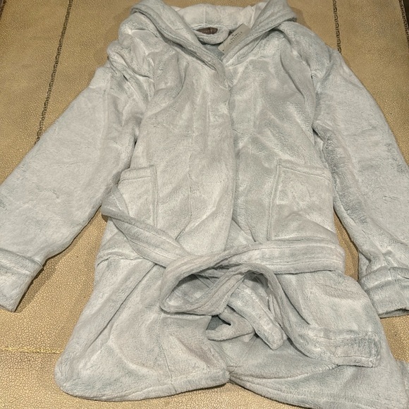 Plush Robe - Picture 4 of 5